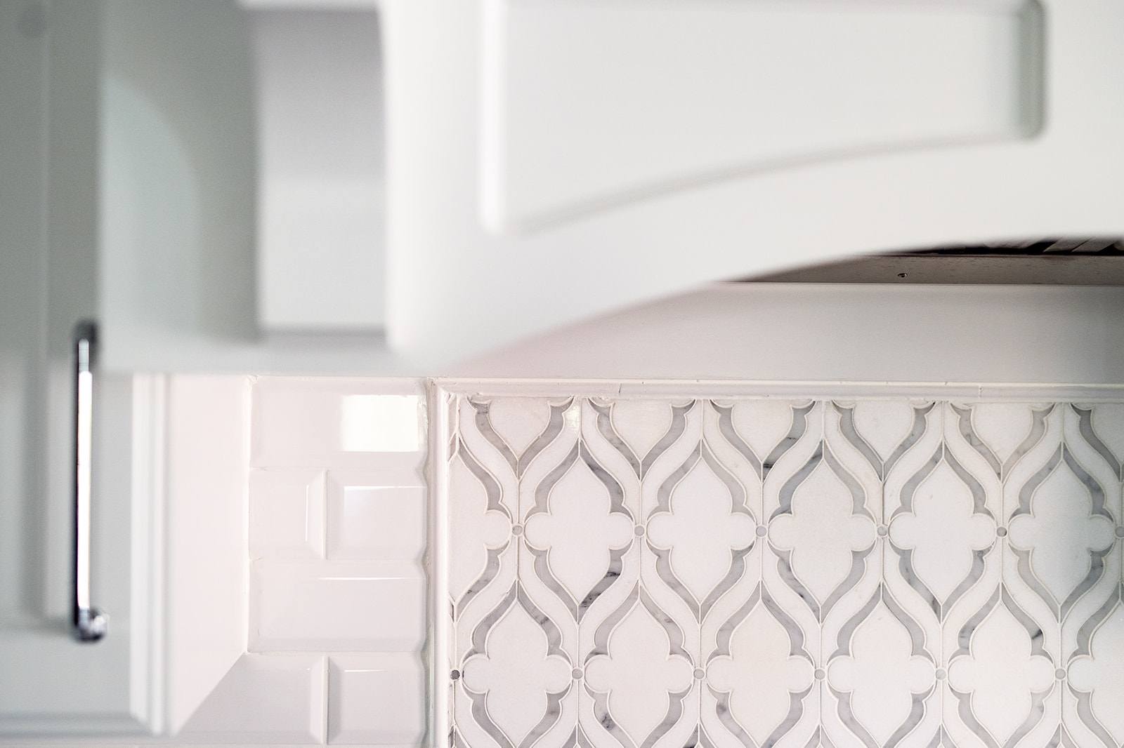 Close-Up Angle of Custom White Kitchen Backsplash Pattern